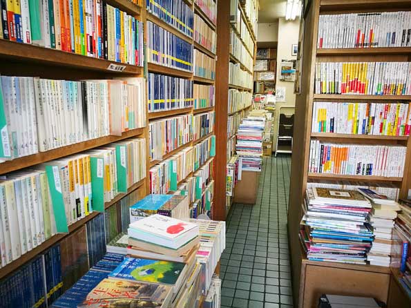 岩森書店の店内-荻窪・西荻窪の古本屋巡りレポート